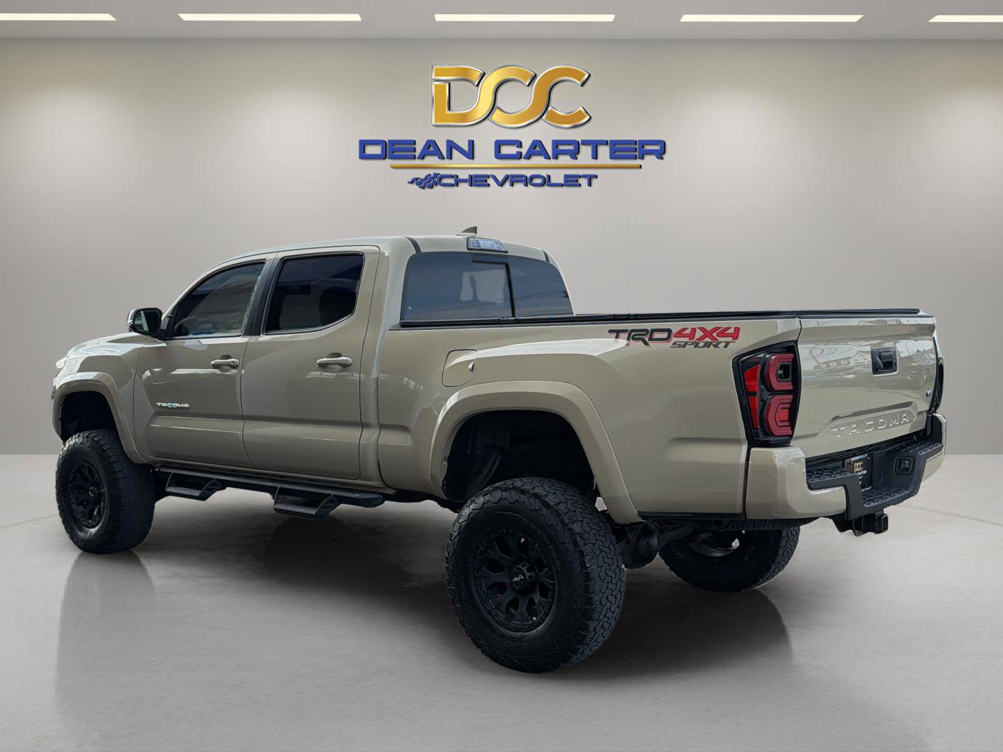 Used 2018 Toyota Tacoma TRD Sport AWD/4WD image 3