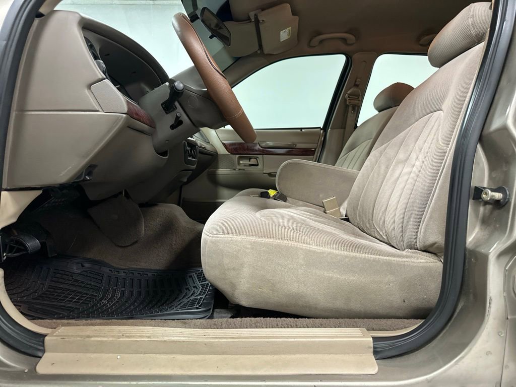 Used 2001 Mercury Grand Marquis GS image 16