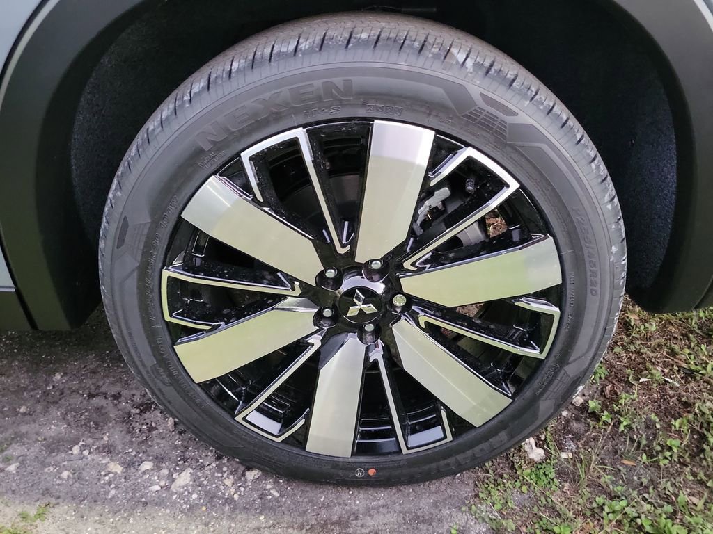 New 2026 Mitsubishi Outlander SE image 7