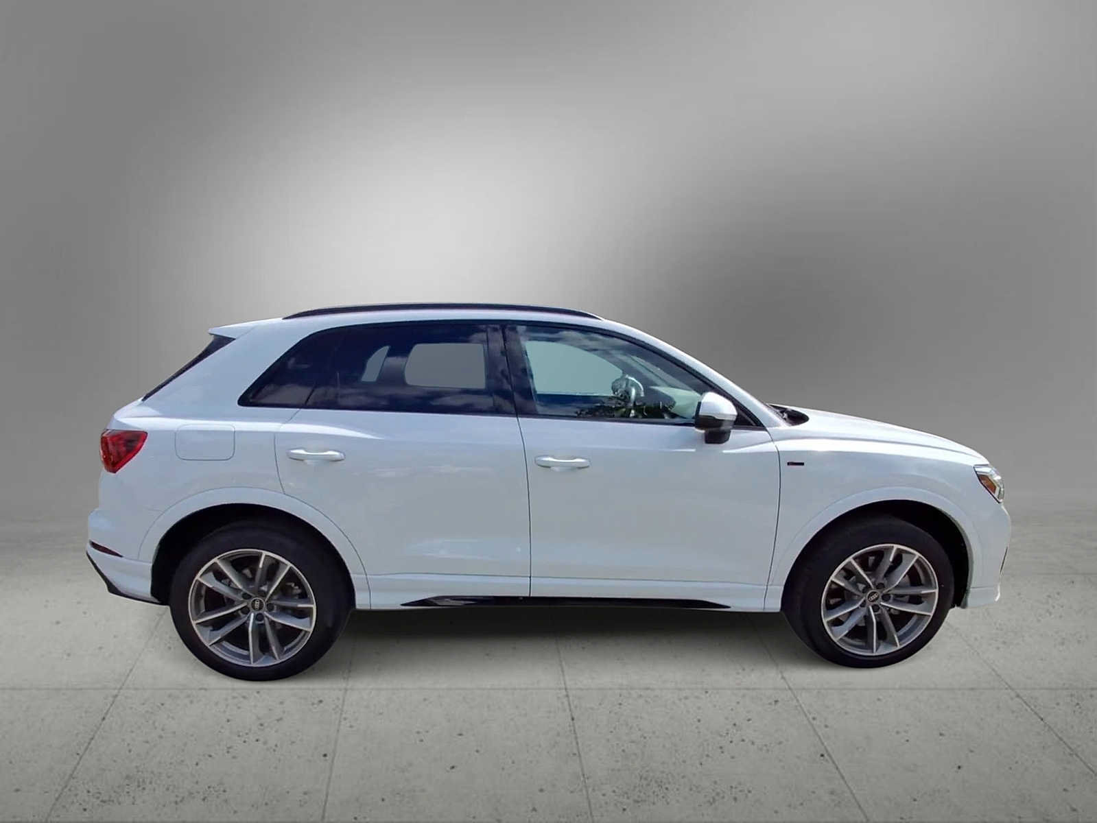 Used 2024 Audi Q3 2.0T Premium Plus w/ Premium Plus Package AWD/4WD image 9