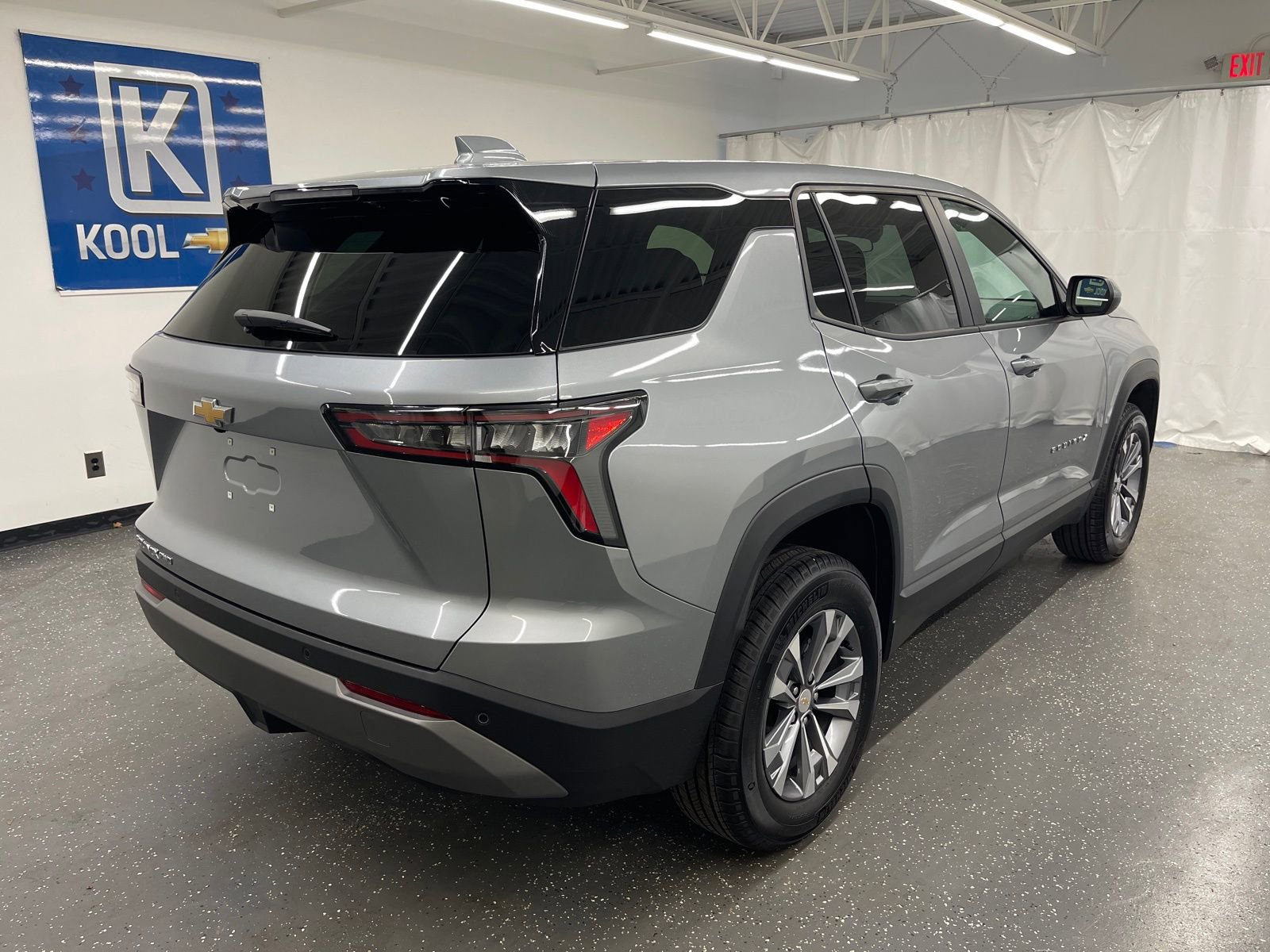 Used 2025 Chevrolet Equinox LT image 2