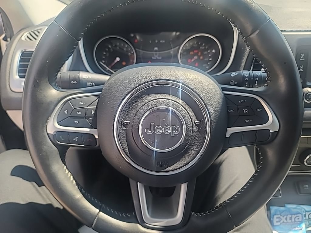 Used 2018 Jeep Compass Latitude FWD image 11