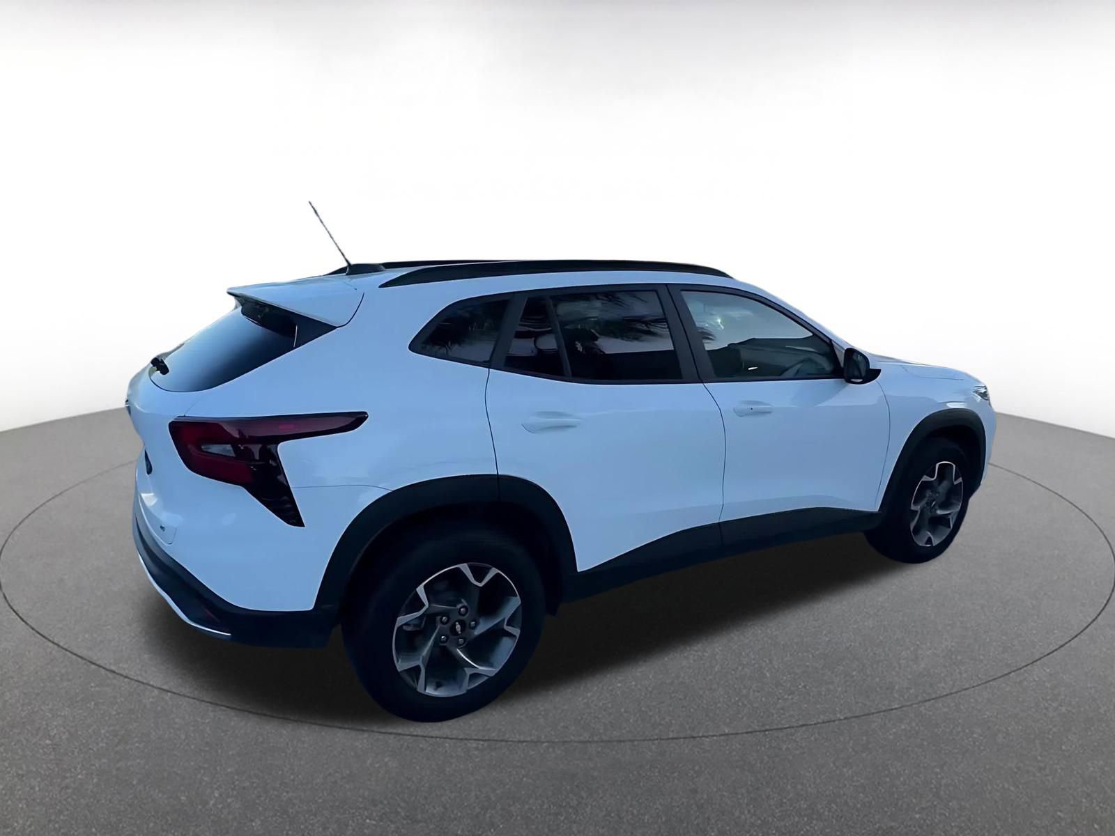 Used 2025 Chevrolet Trax LT w/ LT Convenience Package image 15