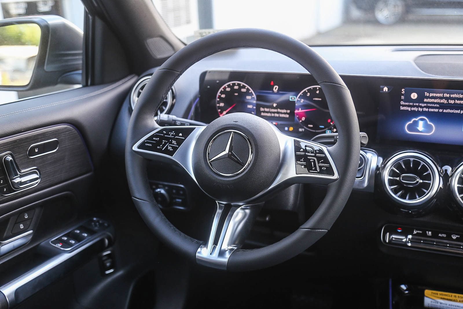 New 2026 Mercedes-Benz GLB 250 4MATIC image 13