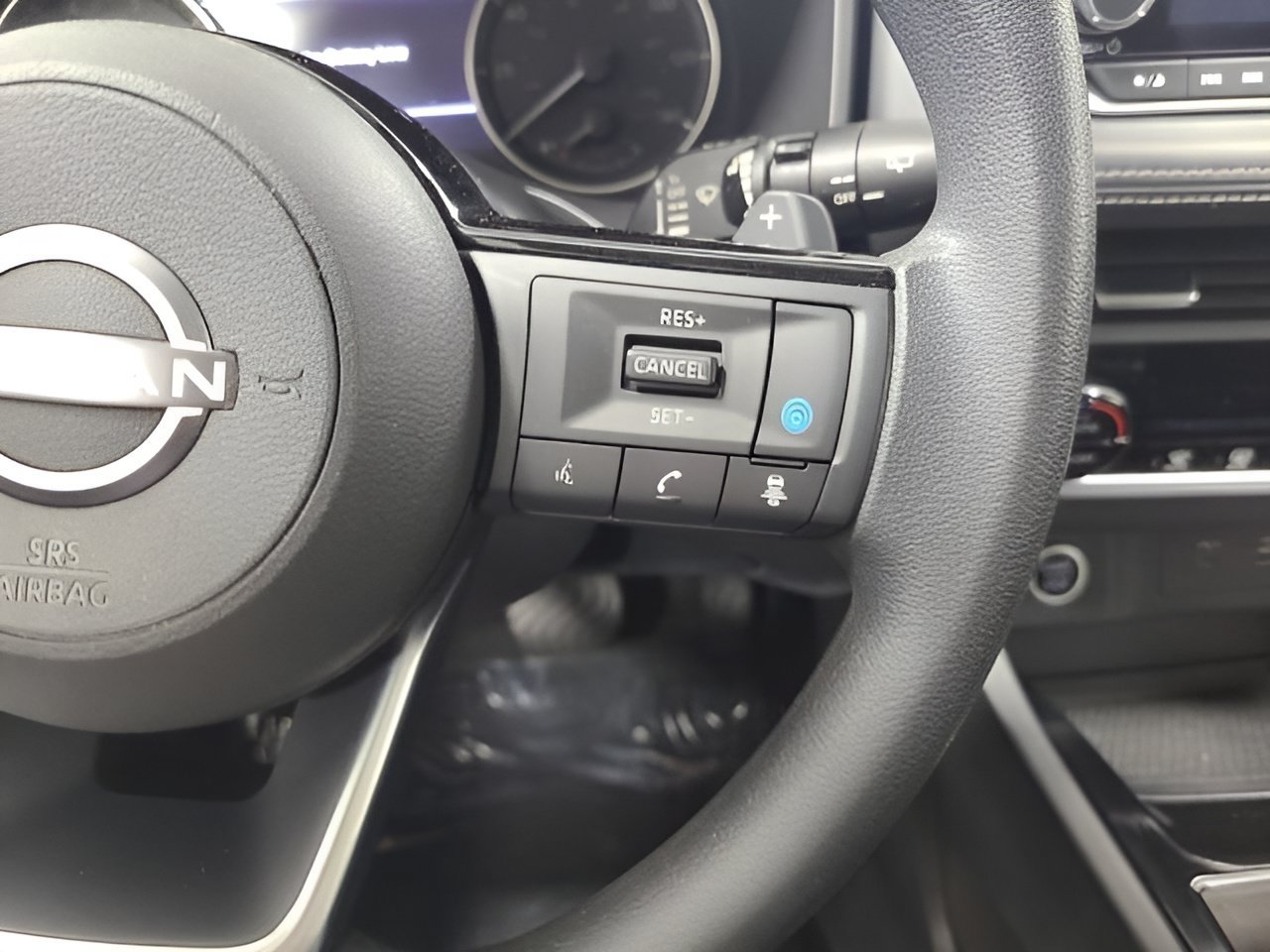 Used 2023 Nissan Rogue SV AWD/4WD image 25