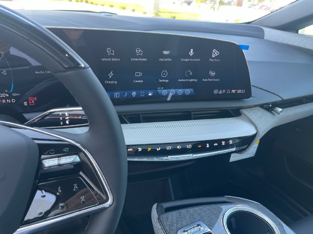 New 2027 Cadillac Optiq Luxury w/ LPO, Floor Liner Package AWD/4WD image 22