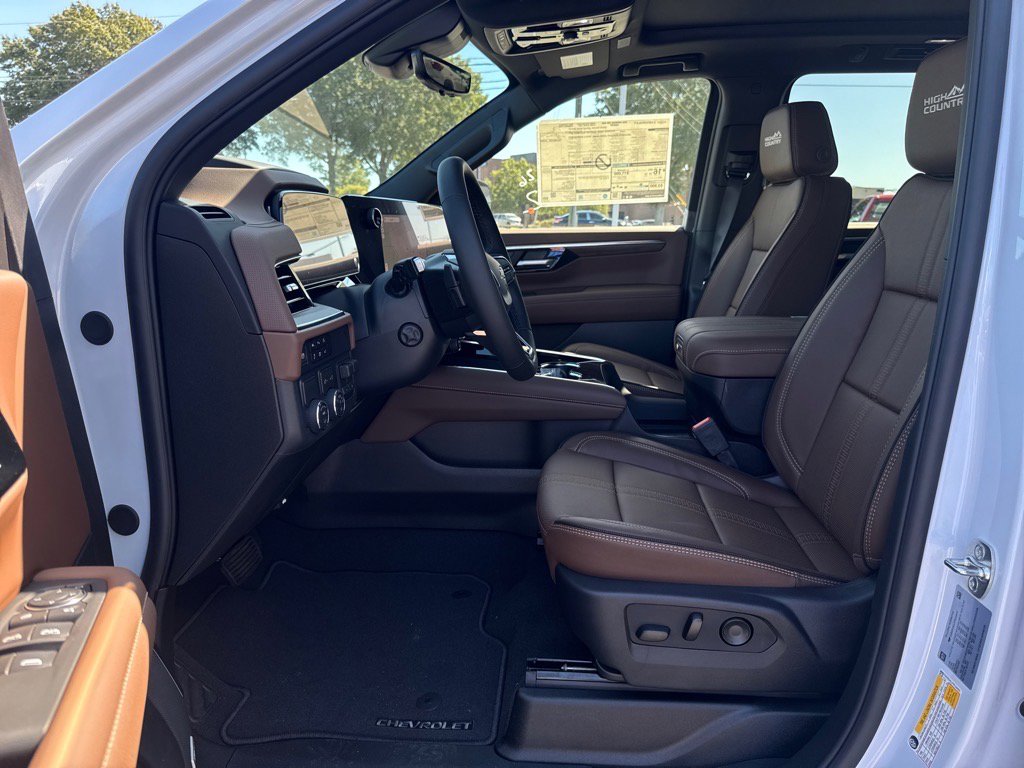 New 2026 Chevrolet Suburban High Country image 7
