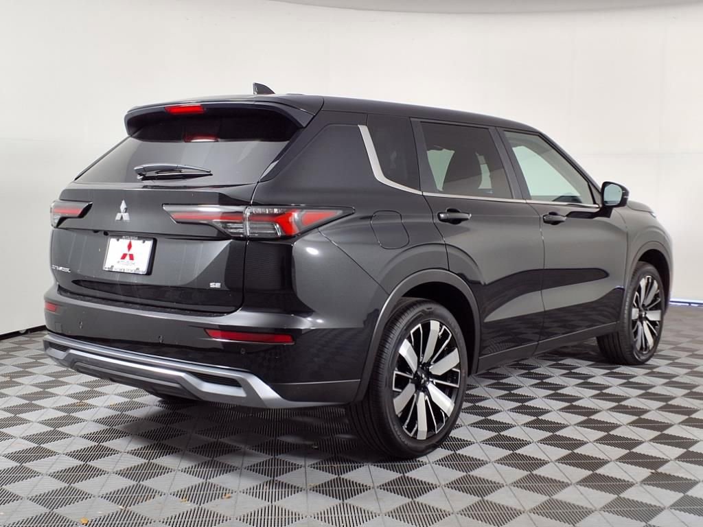 Used 2025 Mitsubishi Outlander SE image 26