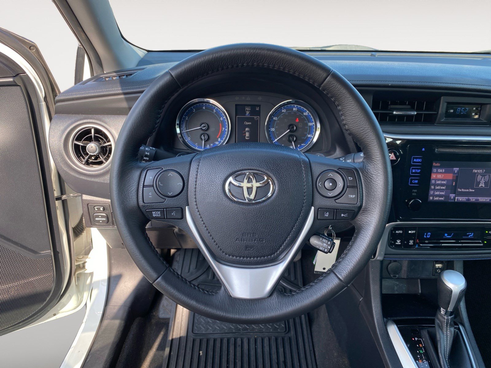 Used 2018 Toyota Corolla SE FWD image 14