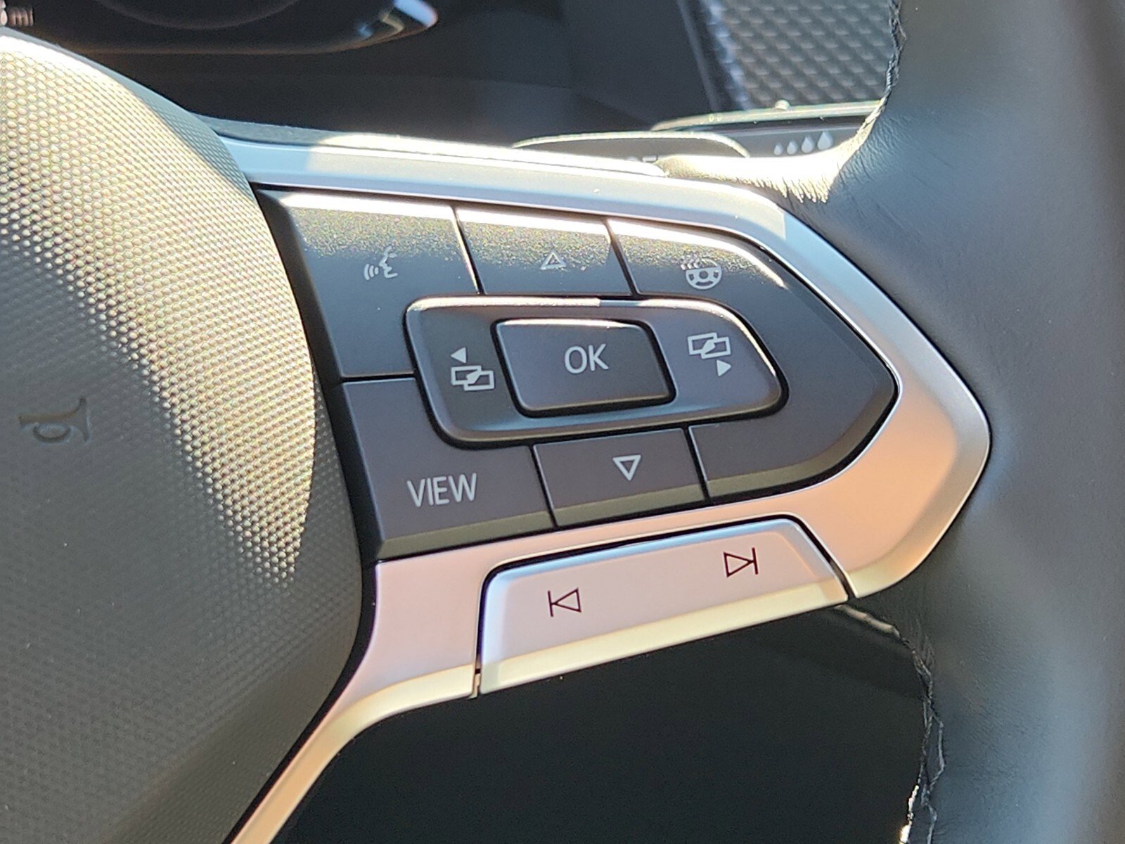 New 2026 Volkswagen Atlas Cross Sport SEL Premium R-Line image 17