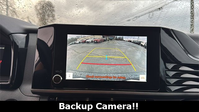 Used 2025 Toyota Camry LE image 3