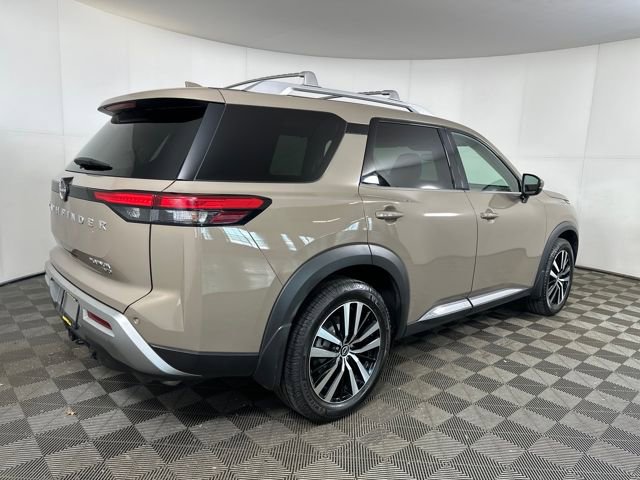 Used 2023 Nissan Pathfinder Platinum image 3