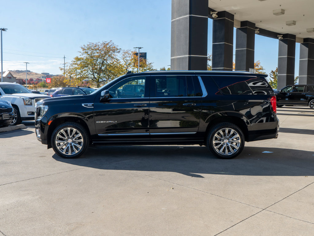 Used 2022 GMC Yukon XL Denali w/ Max Trailering Package AWD/4WD image 4