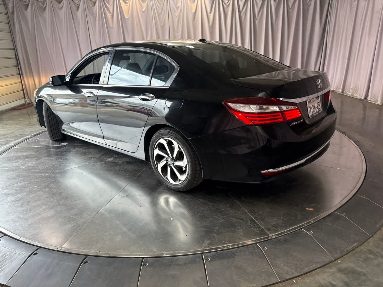 Used 2017 Honda Accord EX image 5