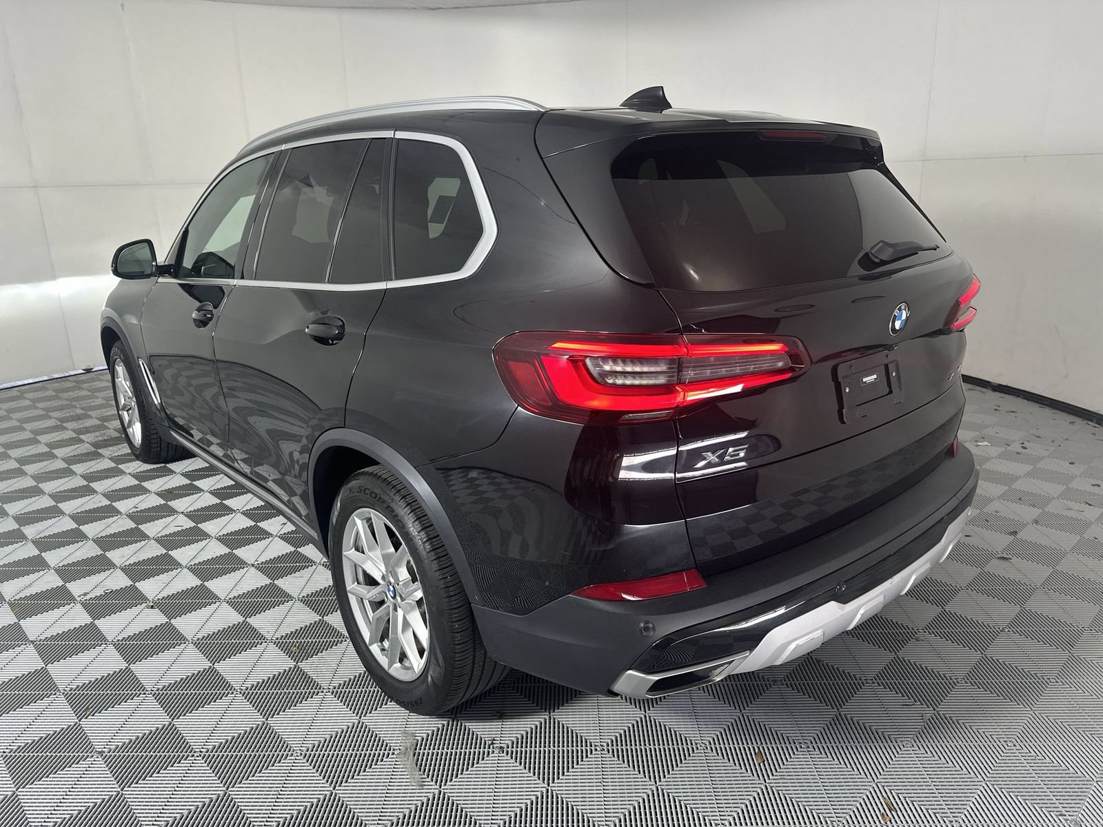 Used 2022 BMW X5 xDrive40i w/ Premium Package AWD/4WD image 6