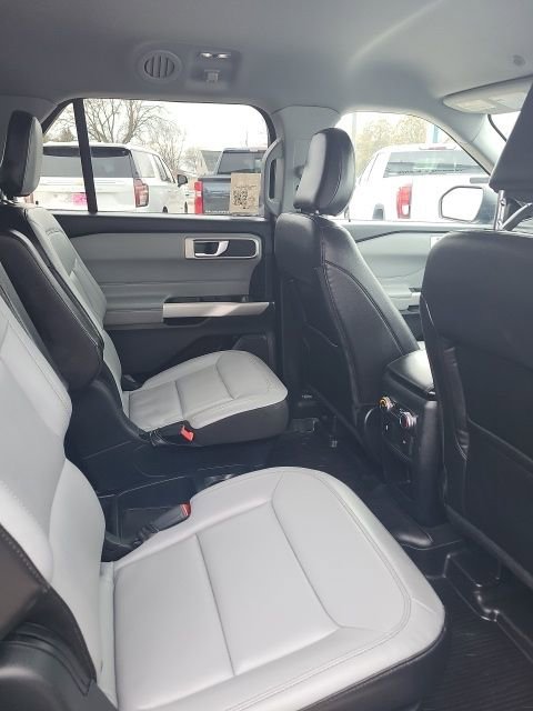 Used 2021 Ford Explorer XLT w/ Equipment Group 202A image 3
