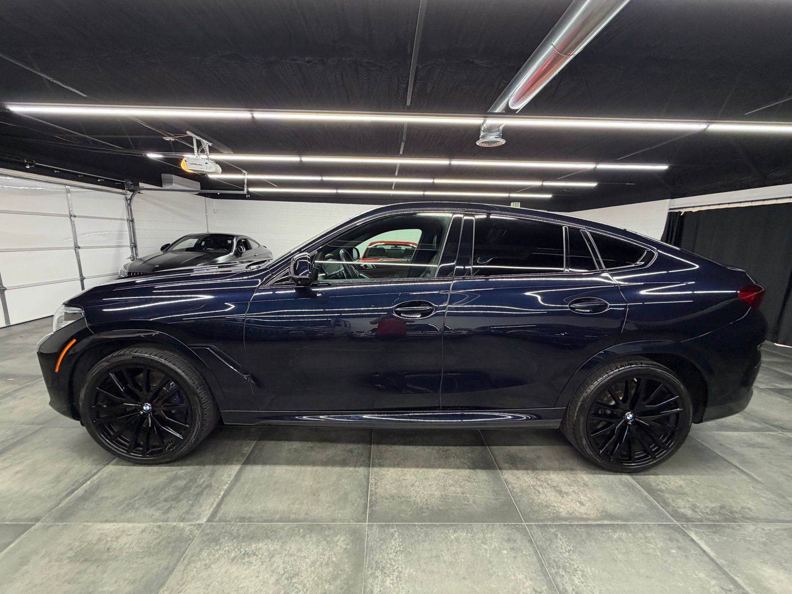 Used 2021 BMW X6 M50i image 3