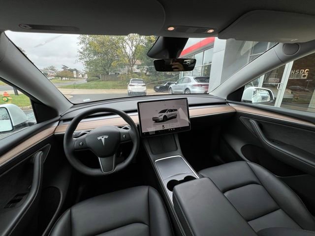 Used 2025 Tesla Model Y Long Range image 15