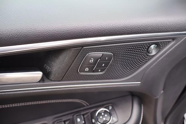 Used 2022 Ford Edge Titanium image 20