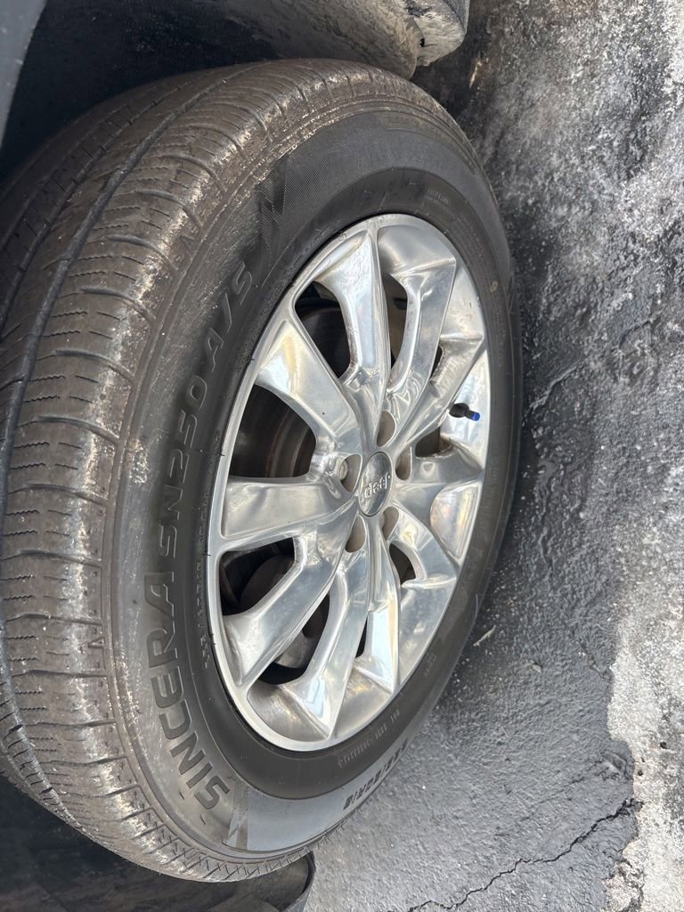 Used 2016 Jeep Cherokee Limited image 13