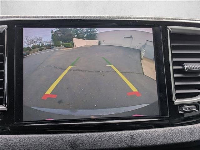 Used 2022 Chrysler Pacifica Touring-L image 14
