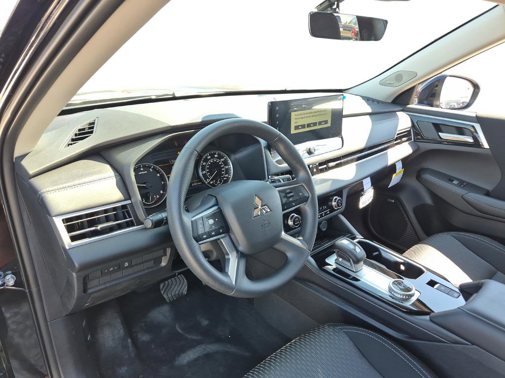 New 2026 Mitsubishi Outlander ES image 15