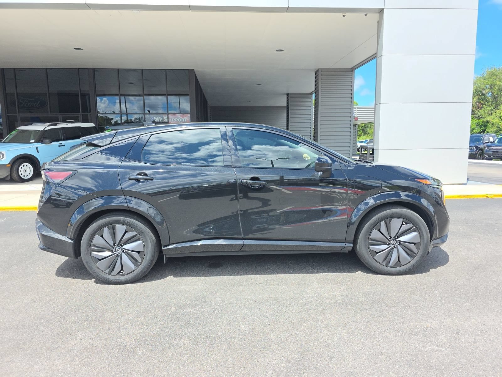 Used 2023 Nissan Ariya AWD image 5