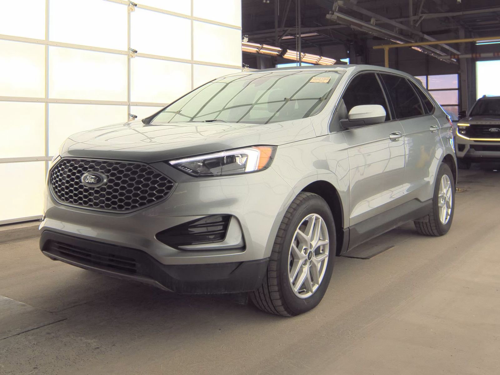 Used 2024 Ford Edge SEL image 4