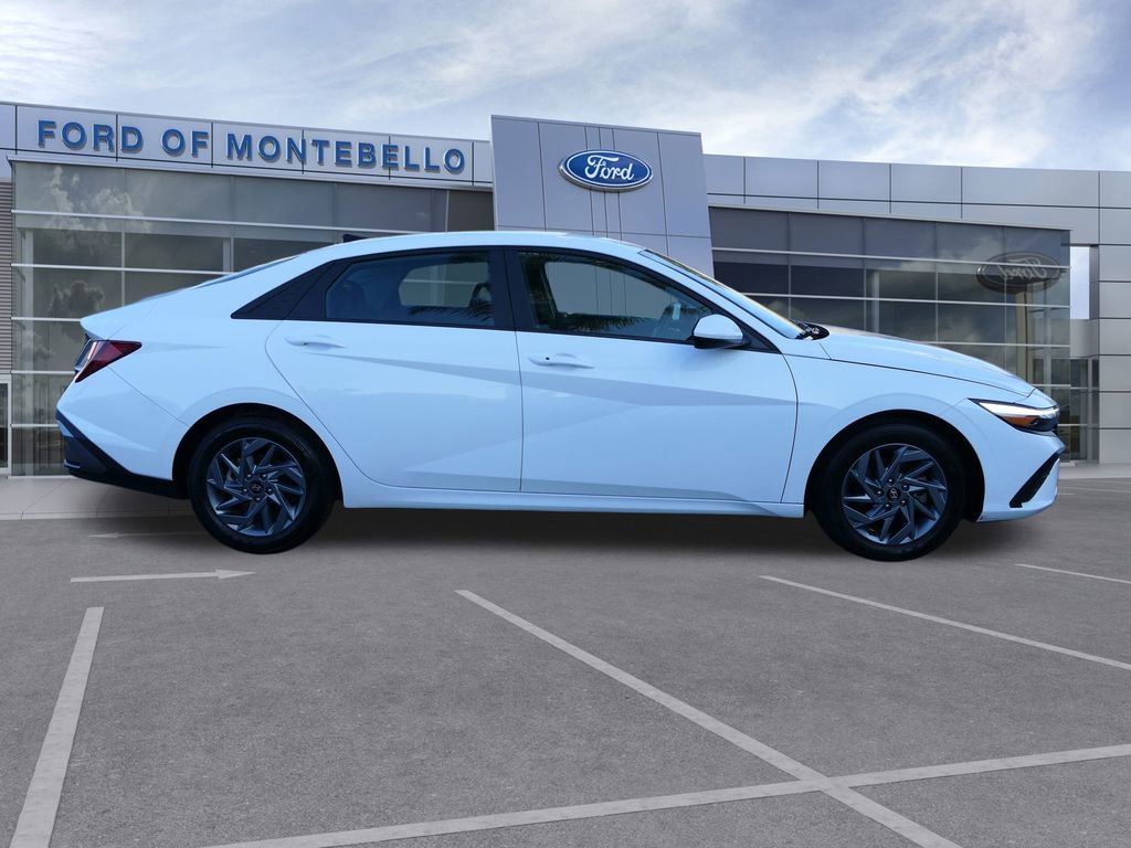 Used 2024 Hyundai Elantra SEL image 2