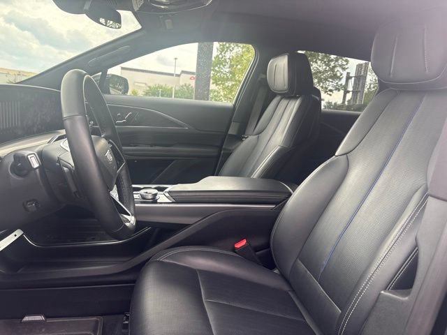 Used 2024 Cadillac Lyriq Luxury AWD/4WD image 3