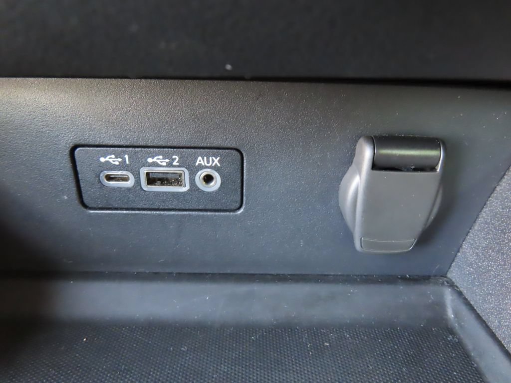 Used 2025 Nissan Altima 2.5 SV FWD image 8