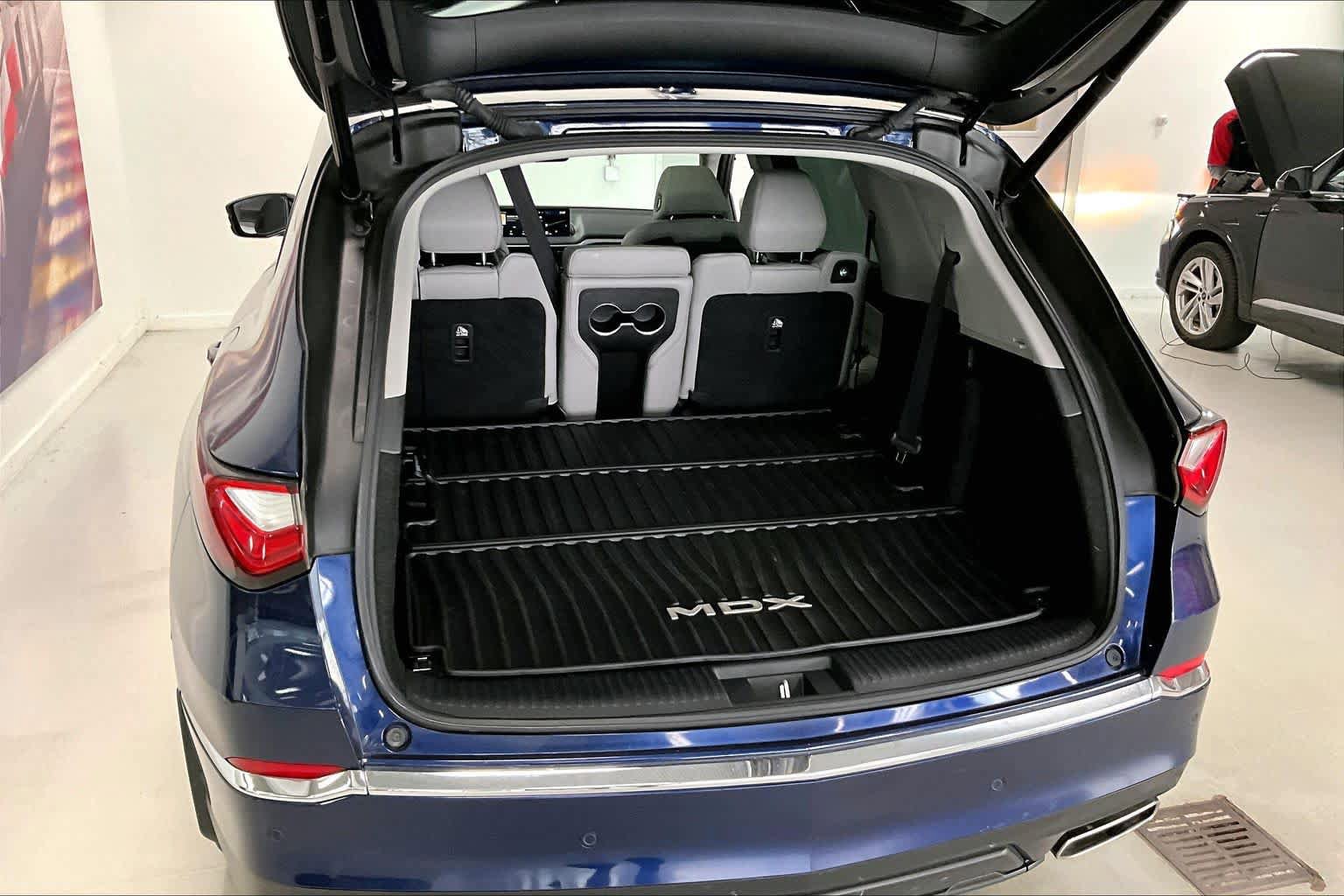 Used 2023 Acura MDX SH-AWD w/ Technology Package image 16