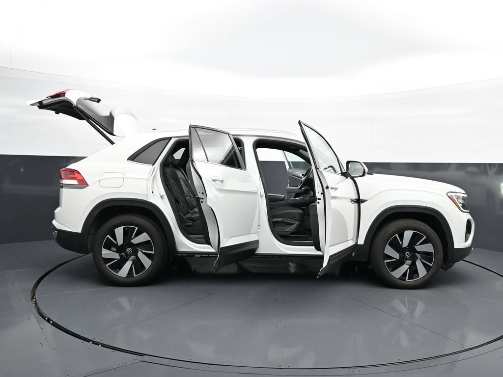 Used 2025 Volkswagen Atlas Cross Sport SE FWD image 49