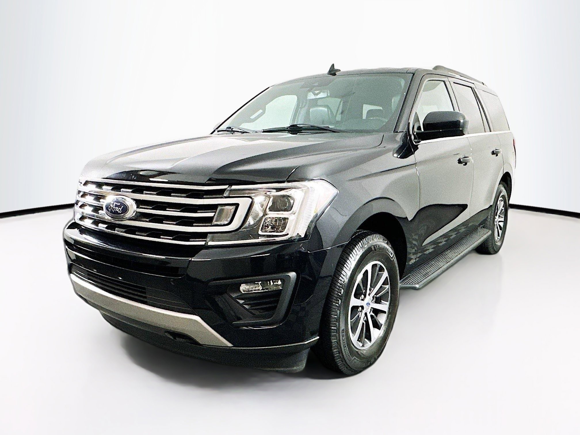Used 2021 Ford Expedition XLT image 3
