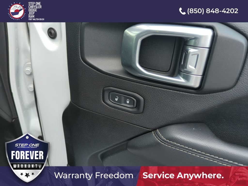 Used 2022 Jeep Wrangler Unlimited Sahara AWD/4WD image 30
