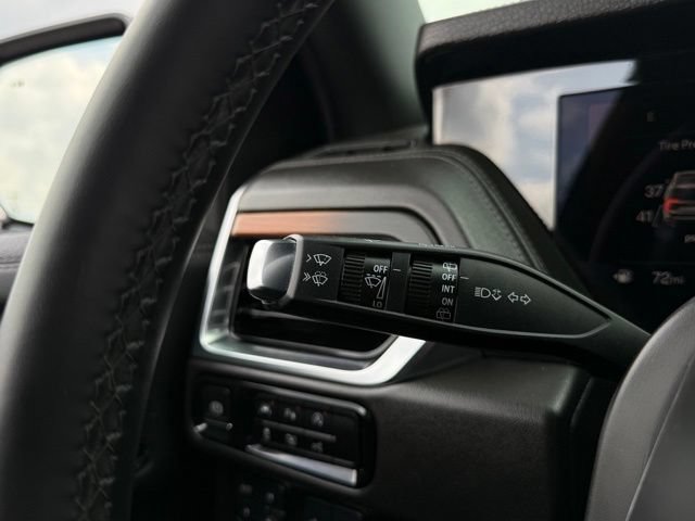 Used 2025 GMC Yukon XL Denali AWD/4WD image 25