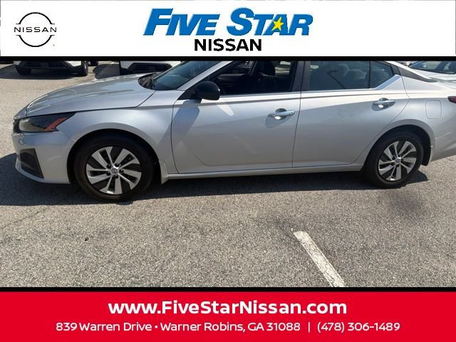 Used 2025 Nissan Altima 2.5 S FWD image 17