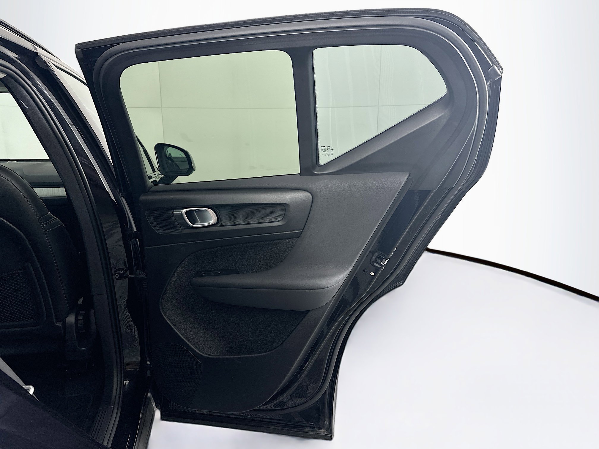 Used 2024 Volvo XC40 B5 Core image 29