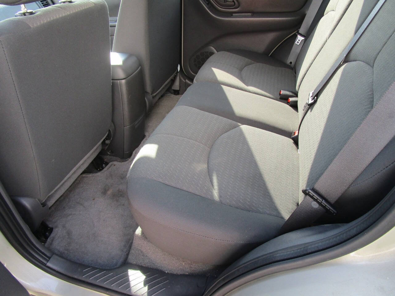 Used 2006 MAZDA Tribute I FWD image 9