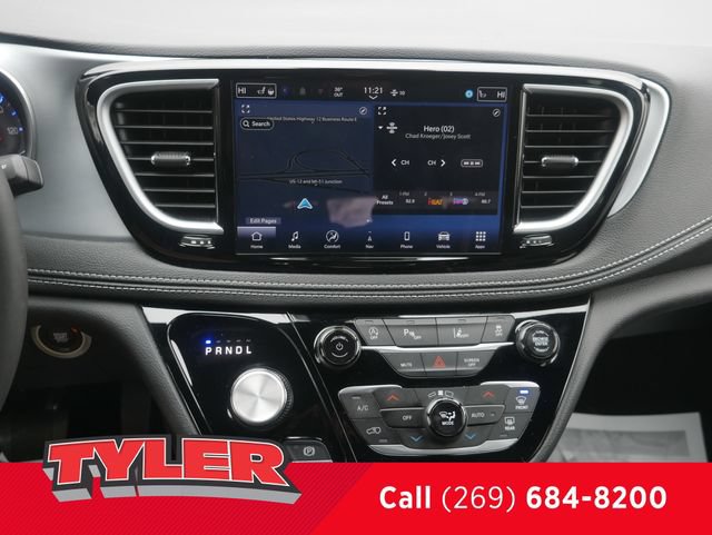 Used 2025 Chrysler Pacifica Limited FWD image 46