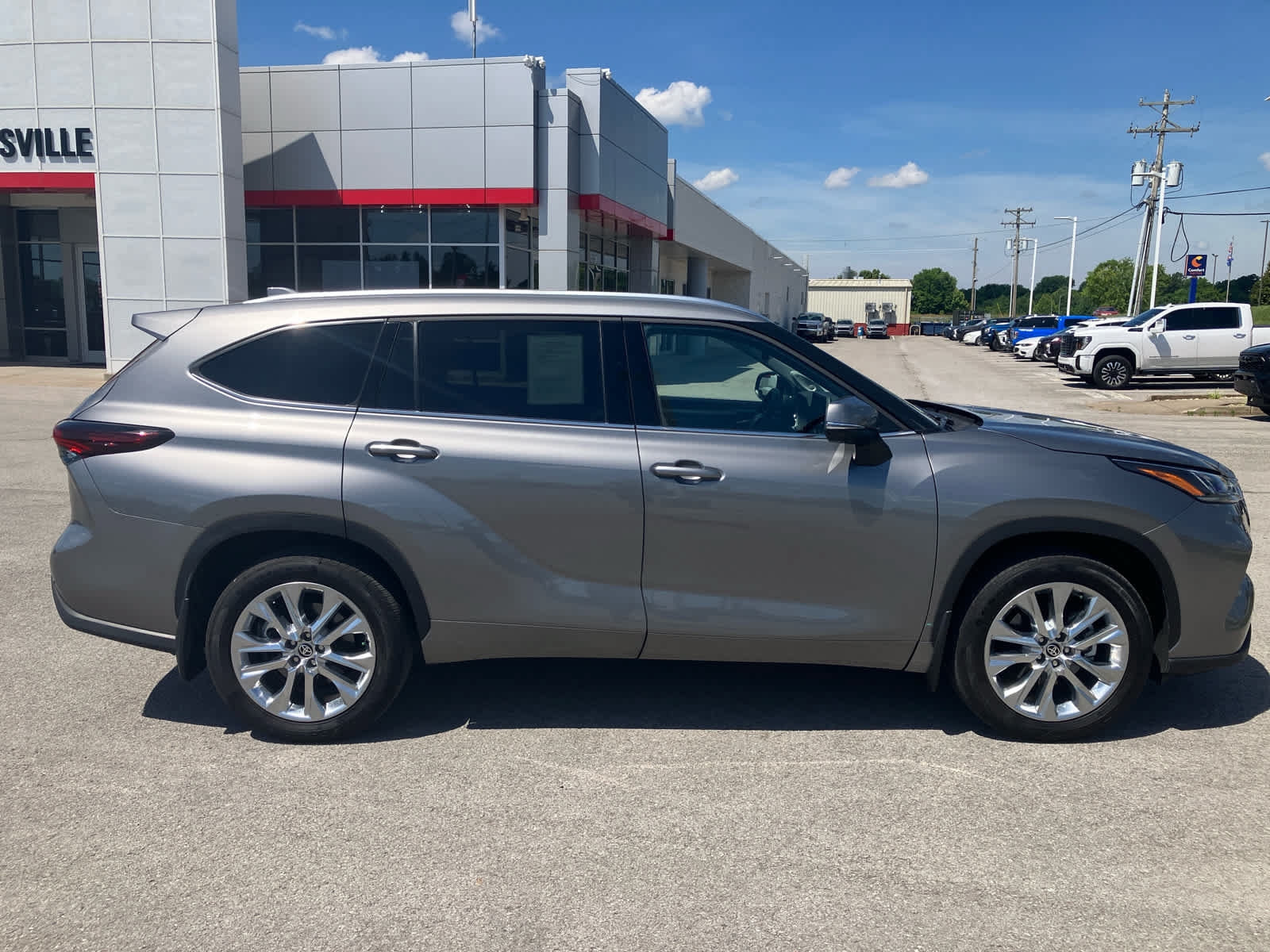 Certified 2025 Toyota Highlander Limited AWD/4WD image 9