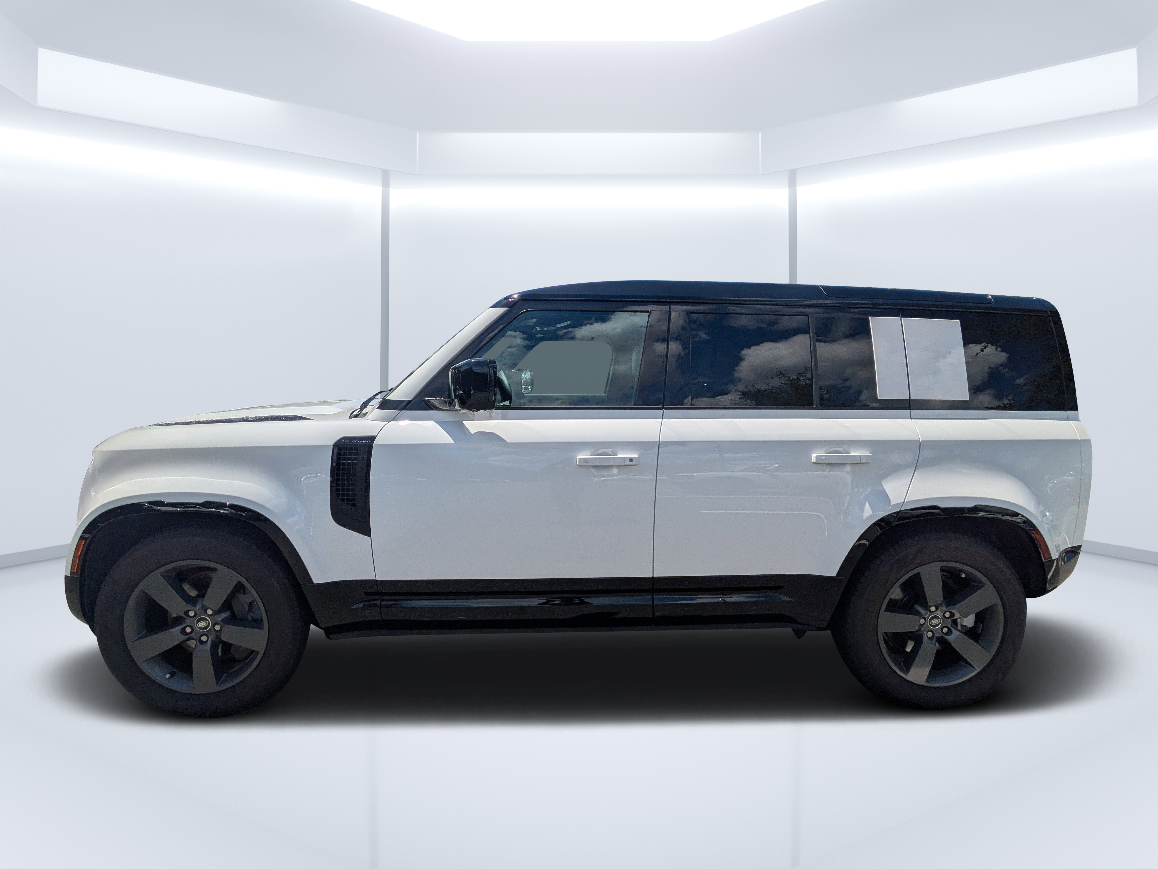 Used 2025 Land Rover Defender 110 X-Dynamic SE AWD/4WD image 6
