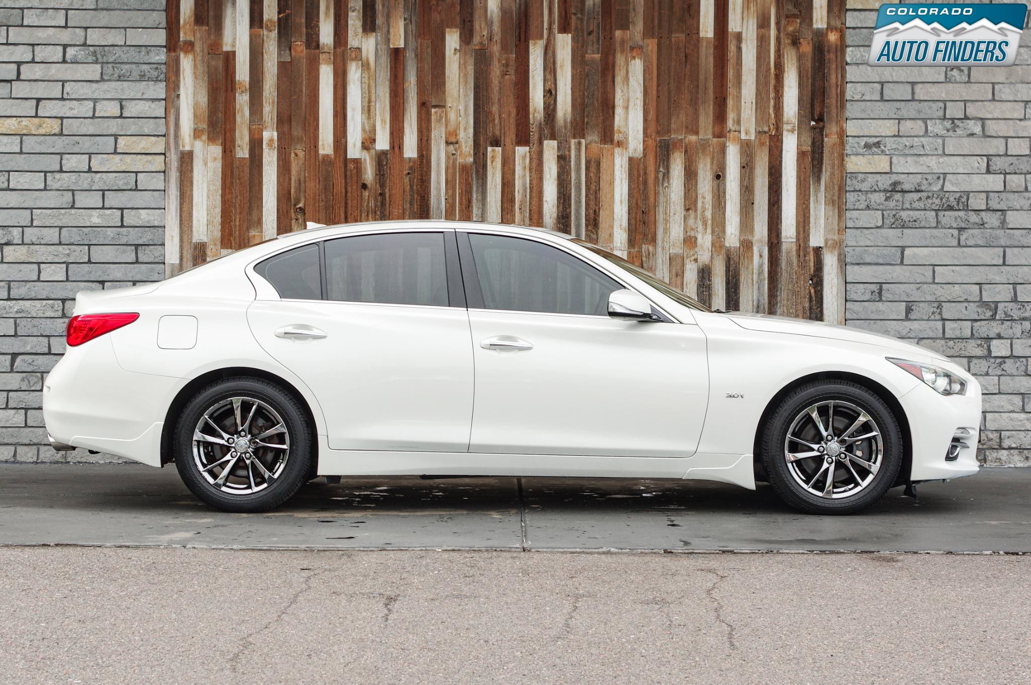 Used 2017 INFINITI Q50 Signature Edition w/ All Weather Package (L93) AWD/4WD image 8