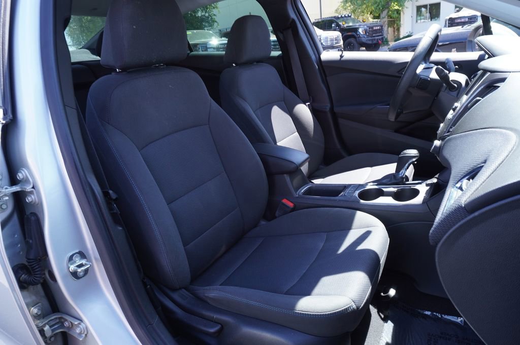 Used 2019 Chevrolet Cruze LT w/ Convenience Package image 12
