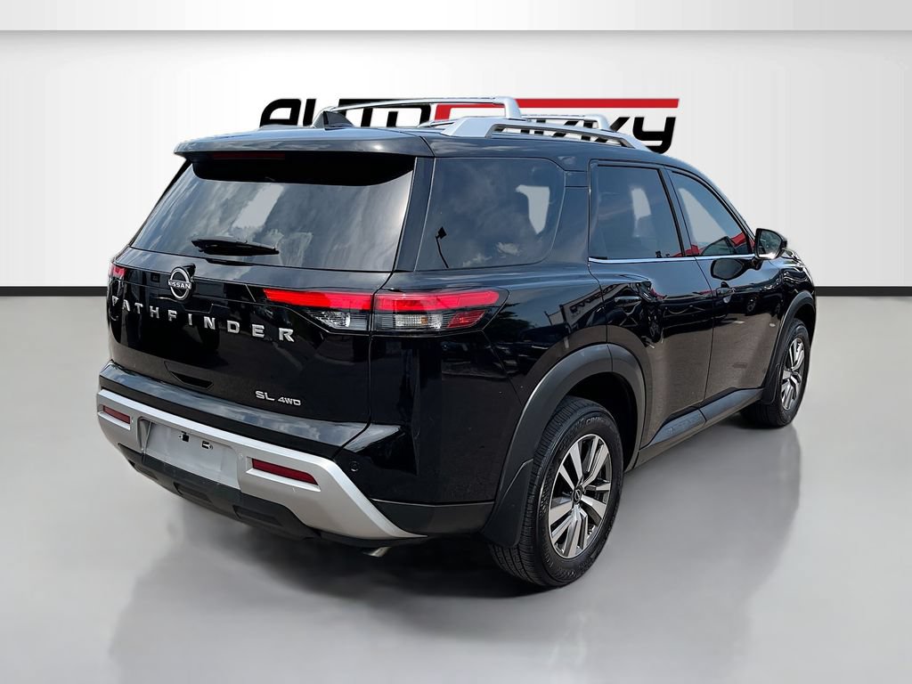 Used 2025 Nissan Pathfinder SL AWD/4WD image 7