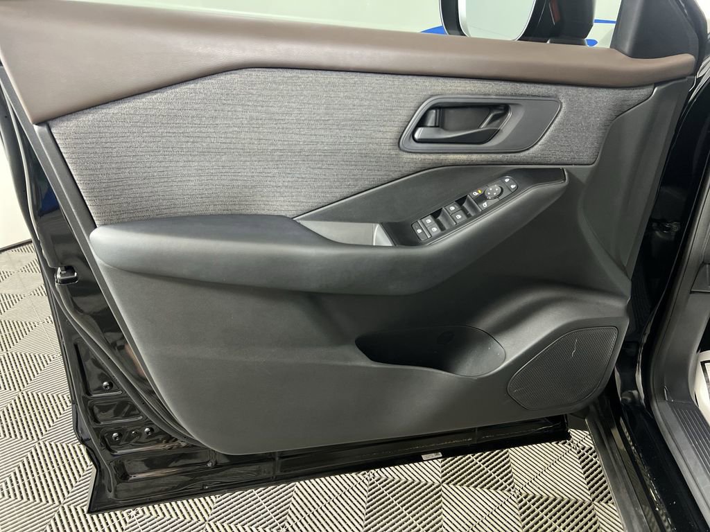 Used 2023 Nissan Rogue S image 21