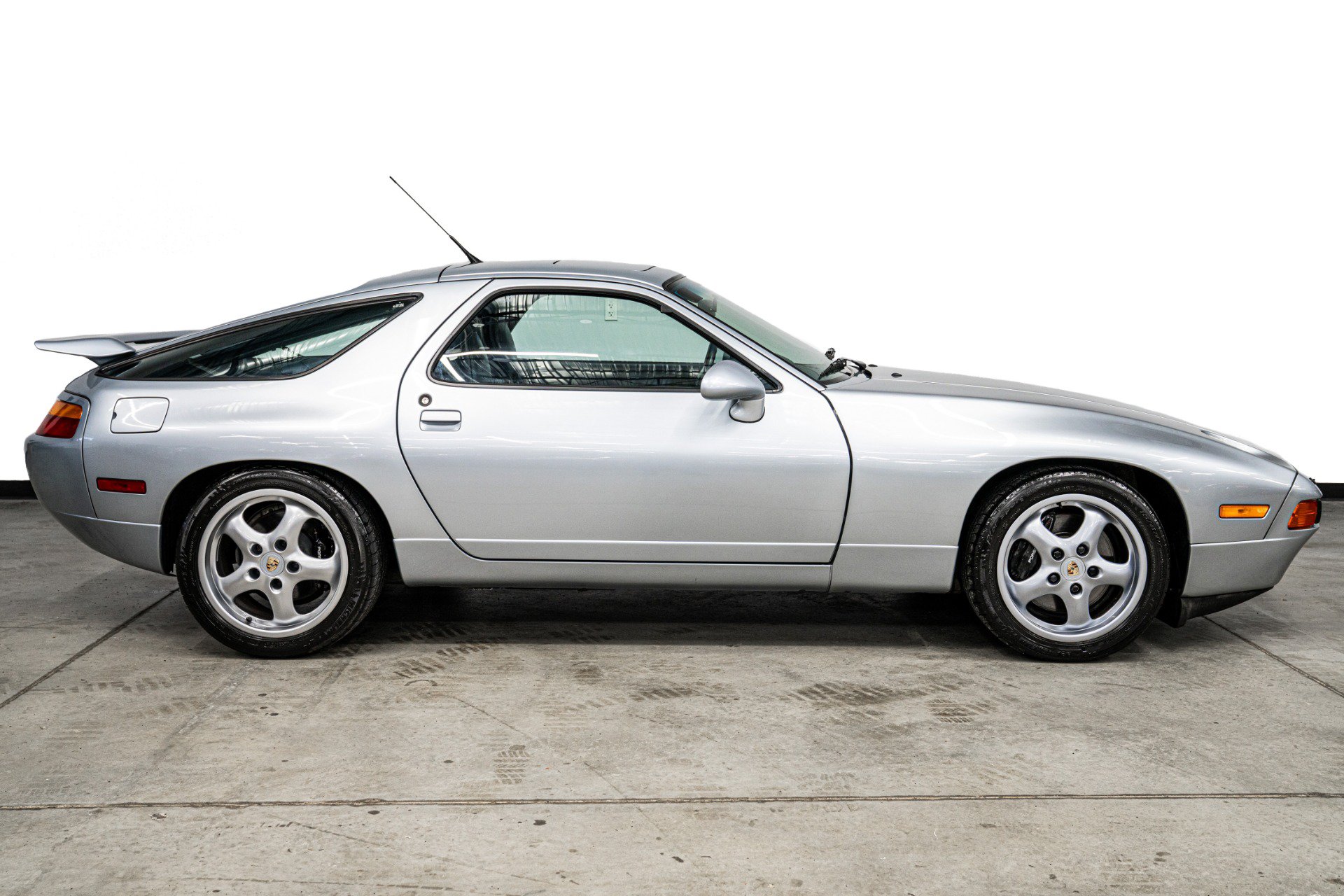 Used 1994 Porsche 928 GTS RWD image 43