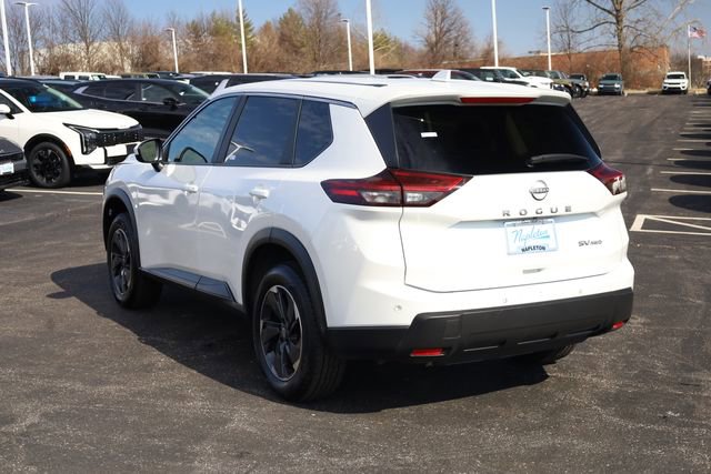 Used 2024 Nissan Rogue SV image 6