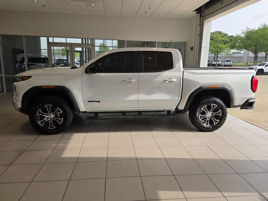 Used 2024 GMC Canyon AT4 w/ Technology Package AWD/4WD image 4