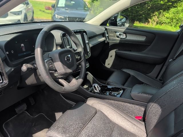 Used 2023 Volvo XC40 B5 Ultimate w/ Climate Package AWD/4WD image 10